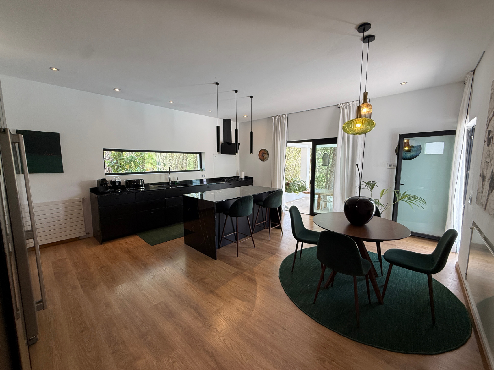 Exclusiva villa con casa principal y dos casitas independientes en el corazón de Ibiza
