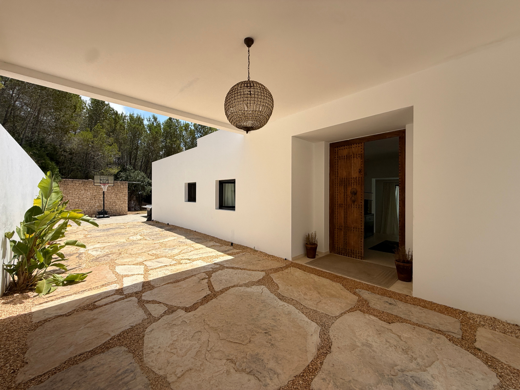 Exclusiva villa con casa principal y dos casitas independientes en el corazón de Ibiza