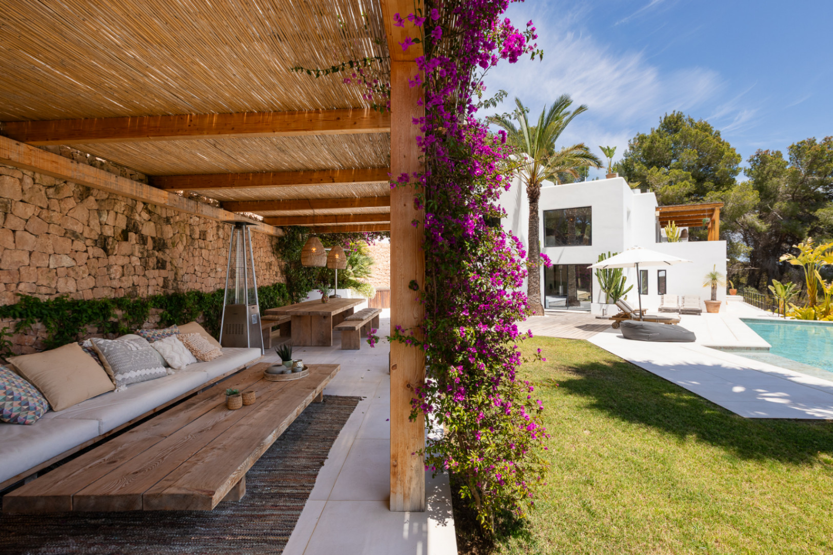 Beautiful villa with fantastic views in Es Cubells