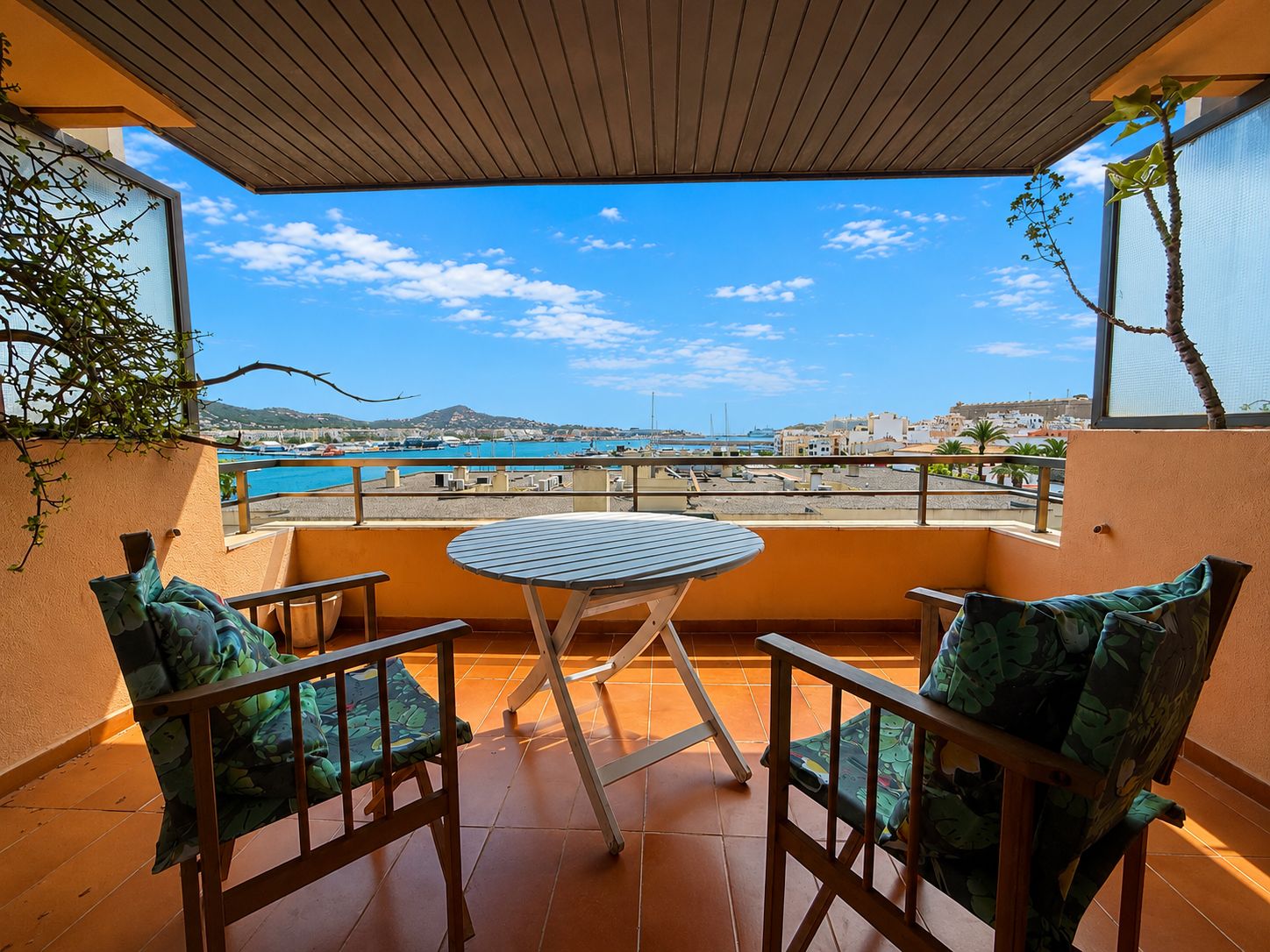 Apartamento con vistas al puerto y Dalt Vila en una ubicación exclusiva de Ibiza