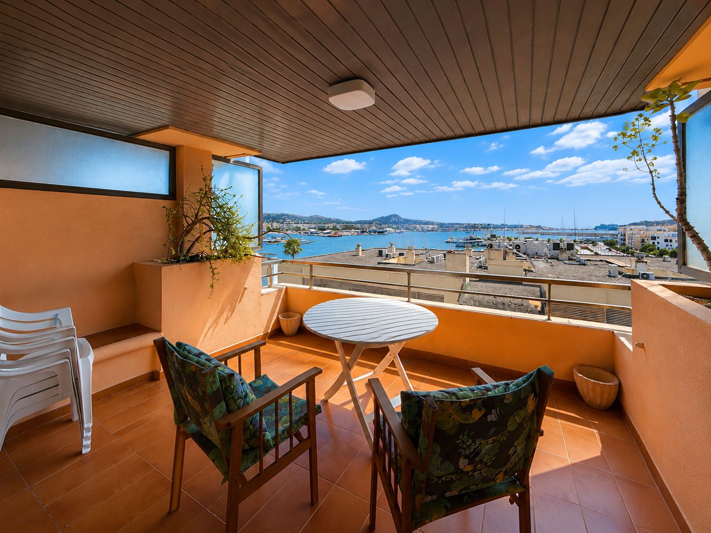 Apartamento con vistas al puerto y Dalt Vila en una ubicación exclusiva de Ibiza