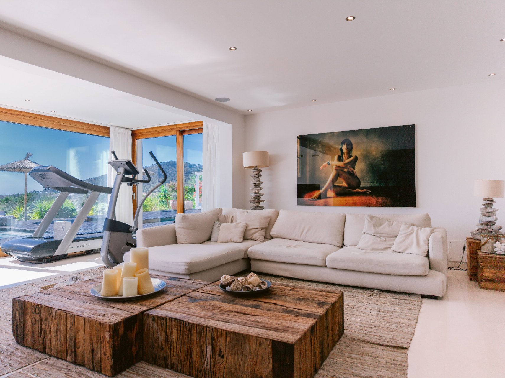 Exclusiva residencia en Cala Carbó con vistas infinitas al mar y un impresionante jardín 