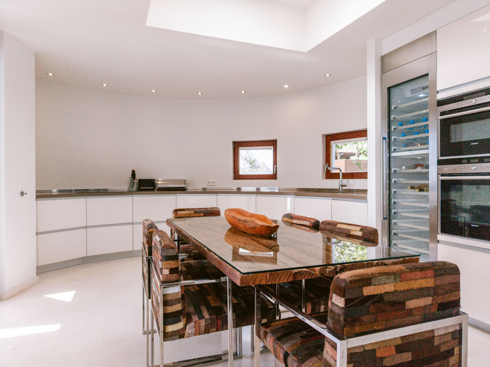 Exclusiva residencia en Cala Carbó con vistas infinitas al mar y un impresionante jardín 