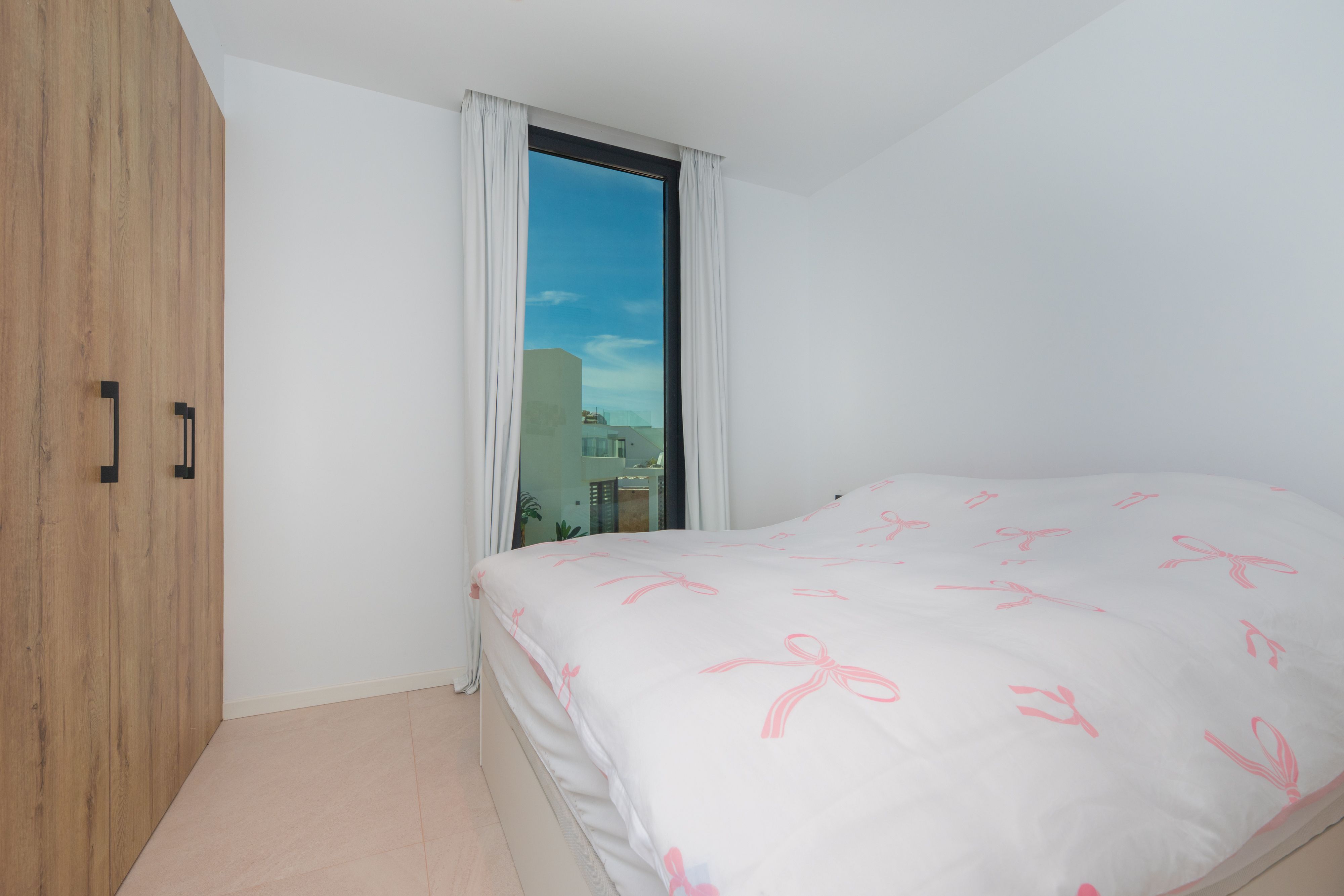 Lujosa casa cerca de Cala Tarida con azotea, piscina privada y vistas al Mediterráneo