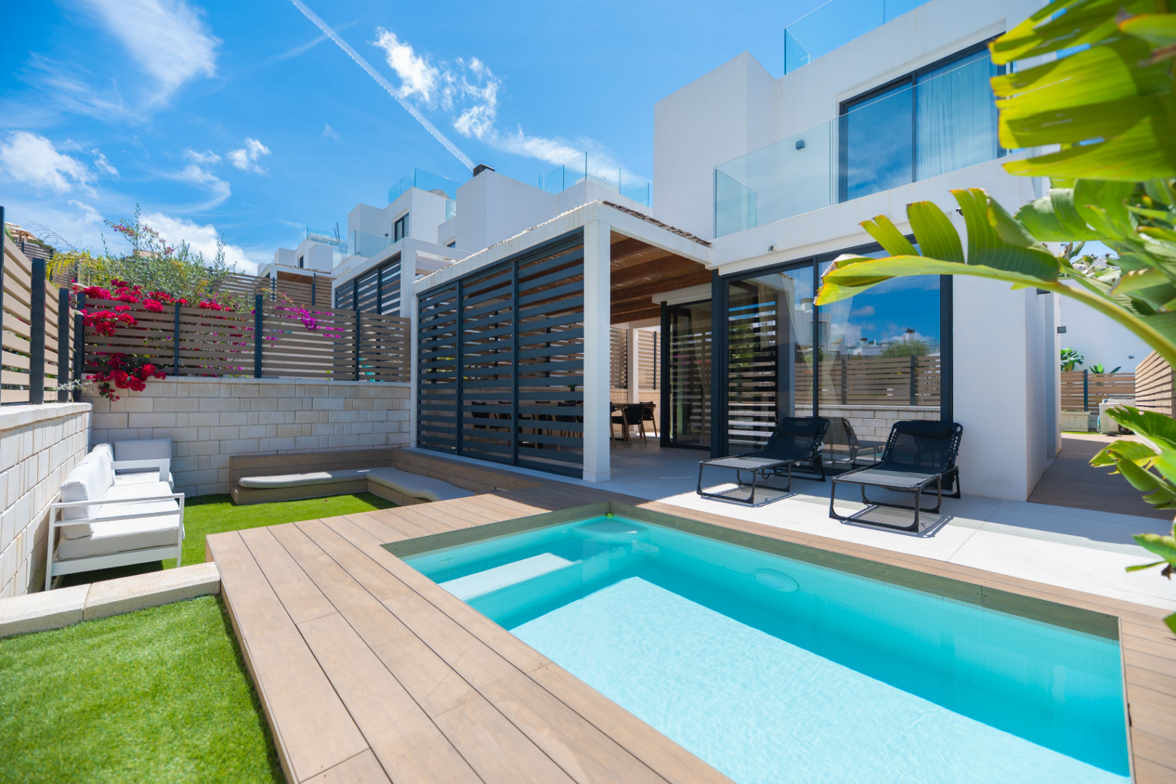 Lujosa casa cerca de Cala Tarida con azotea, piscina privada y vistas al Mediterráneo