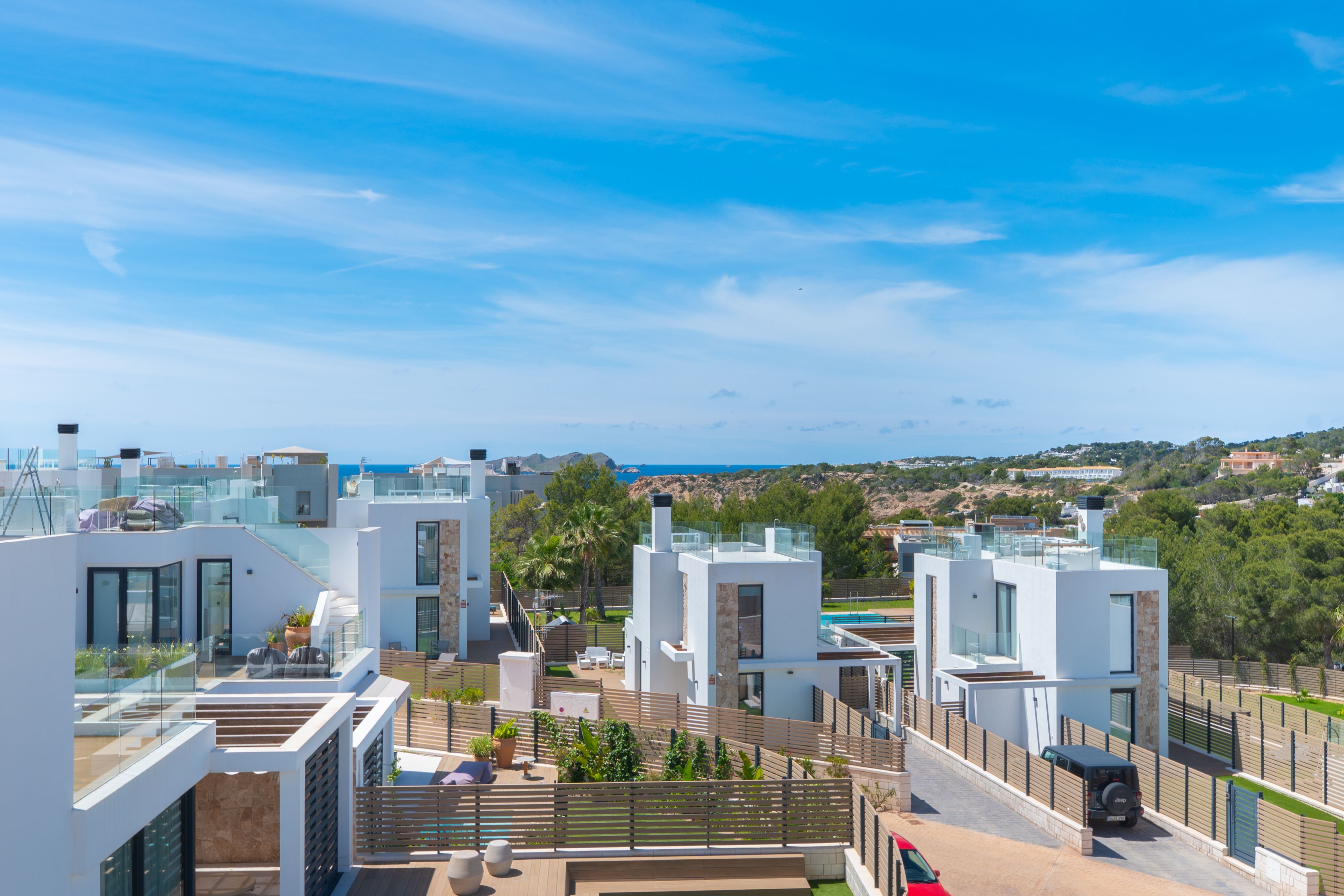 Lujosa casa cerca de Cala Tarida con azotea, piscina privada y vistas al Mediterráneo