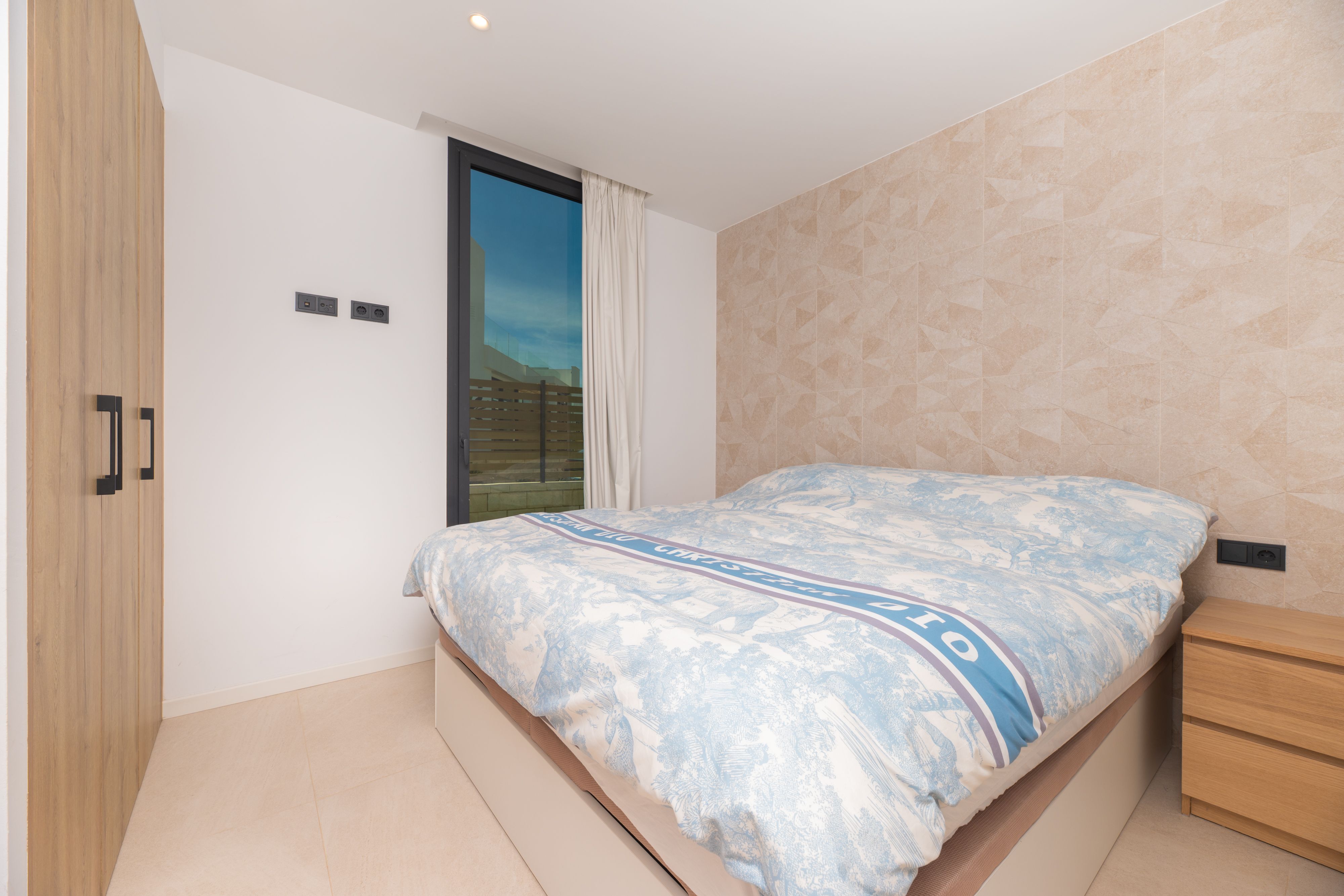 Lujosa casa cerca de Cala Tarida con azotea, piscina privada y vistas al Mediterráneo