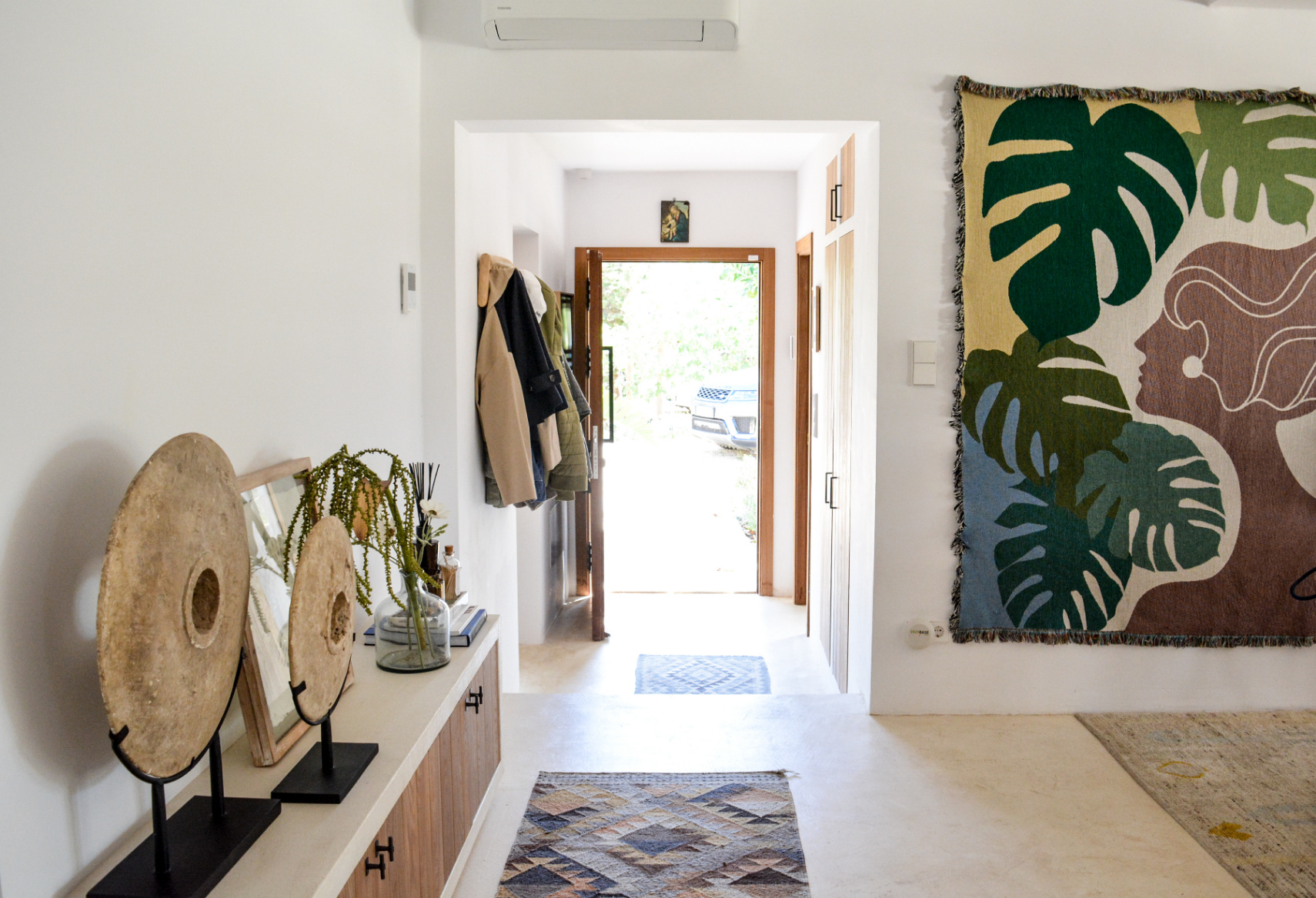 EXCLUSIEVE GERENOVEERDE WONING MET ZWEMBAD EN GROTE PERCEEL IN SAN JORDI