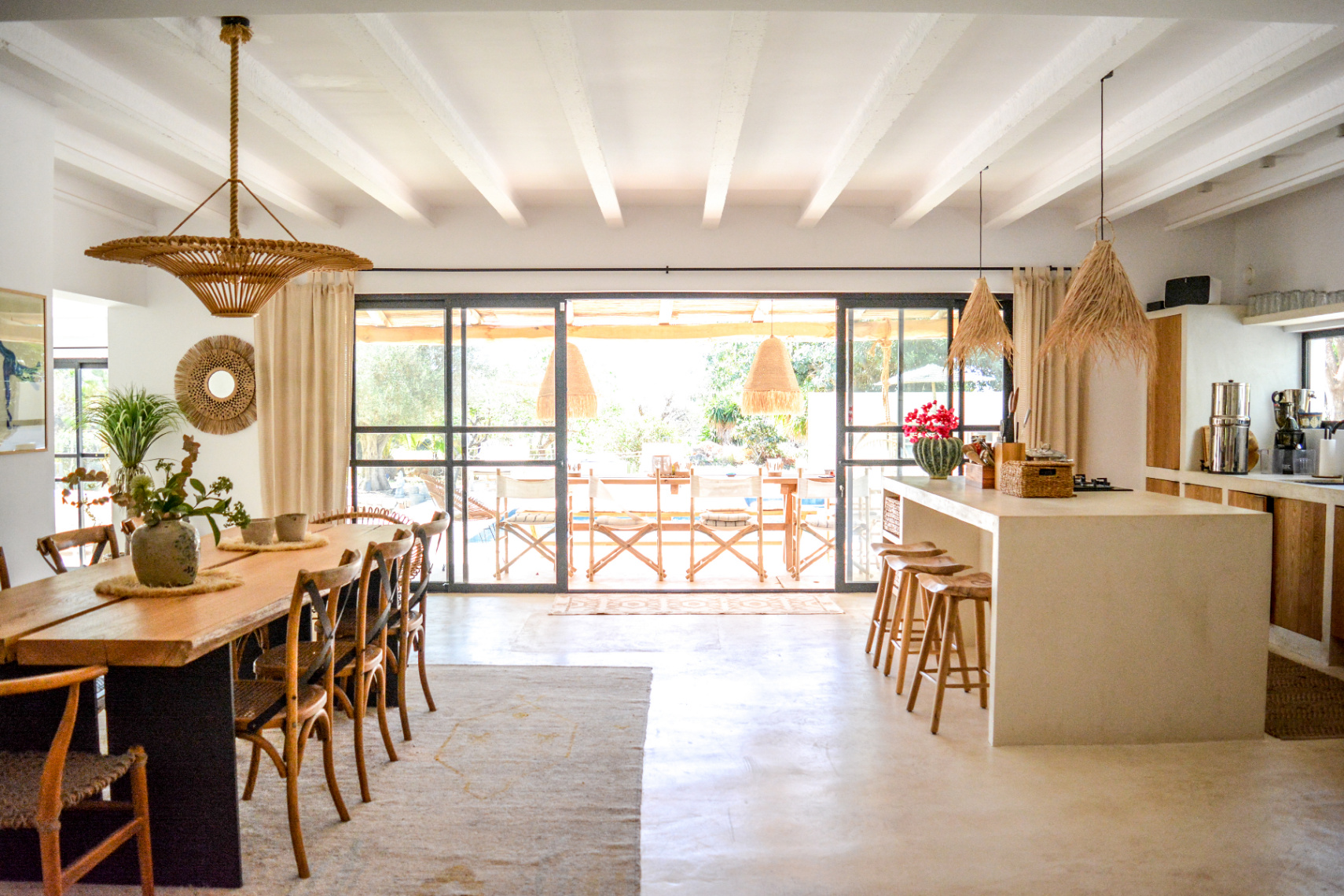 EXCLUSIEVE GERENOVEERDE WONING MET ZWEMBAD EN GROTE PERCEEL IN SAN JORDI