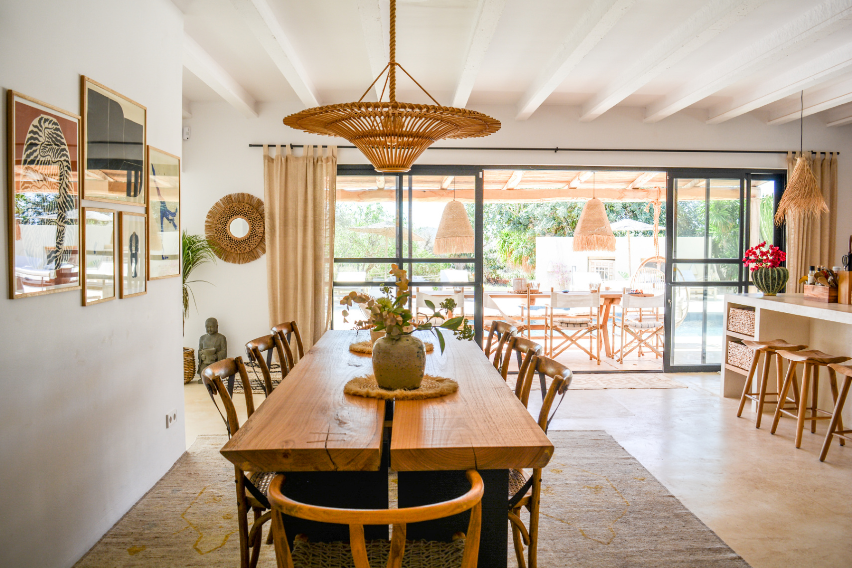 EXCLUSIEVE GERENOVEERDE WONING MET ZWEMBAD EN GROTE PERCEEL IN SAN JORDI
