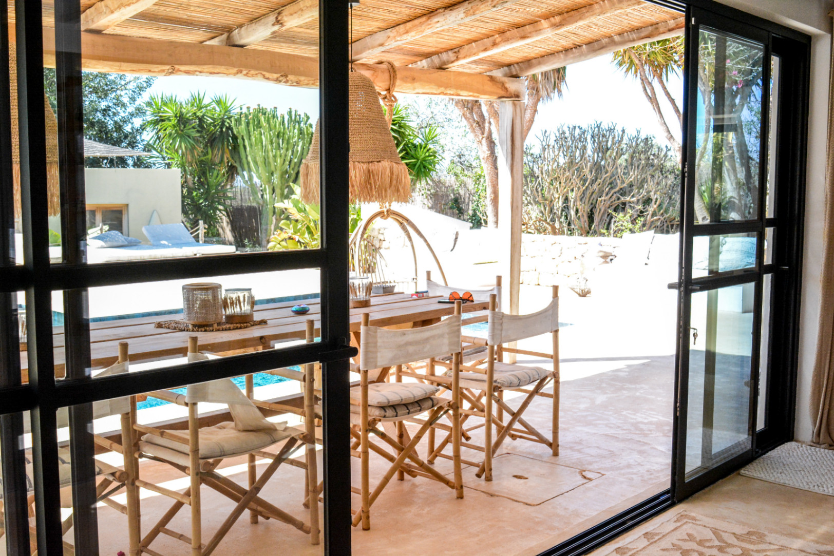 EXCLUSIEVE GERENOVEERDE WONING MET ZWEMBAD EN GROTE PERCEEL IN SAN JORDI