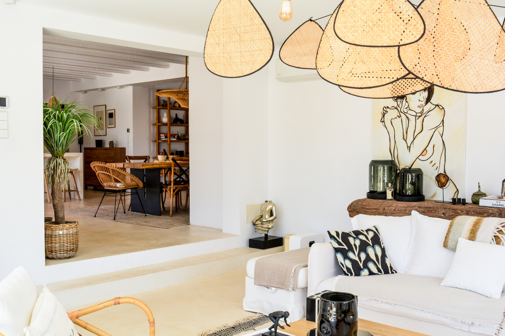 EXCLUSIEVE GERENOVEERDE WONING MET ZWEMBAD EN GROTE PERCEEL IN SAN JORDI
