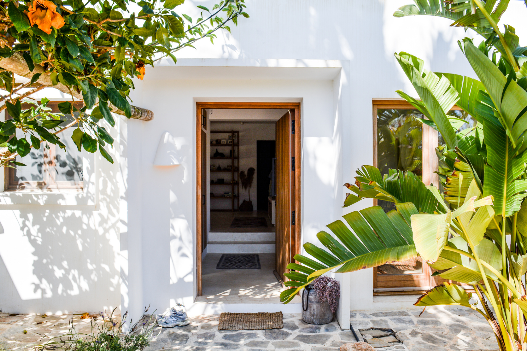 EXCLUSIEVE GERENOVEERDE WONING MET ZWEMBAD EN GROTE PERCEEL IN SAN JORDI