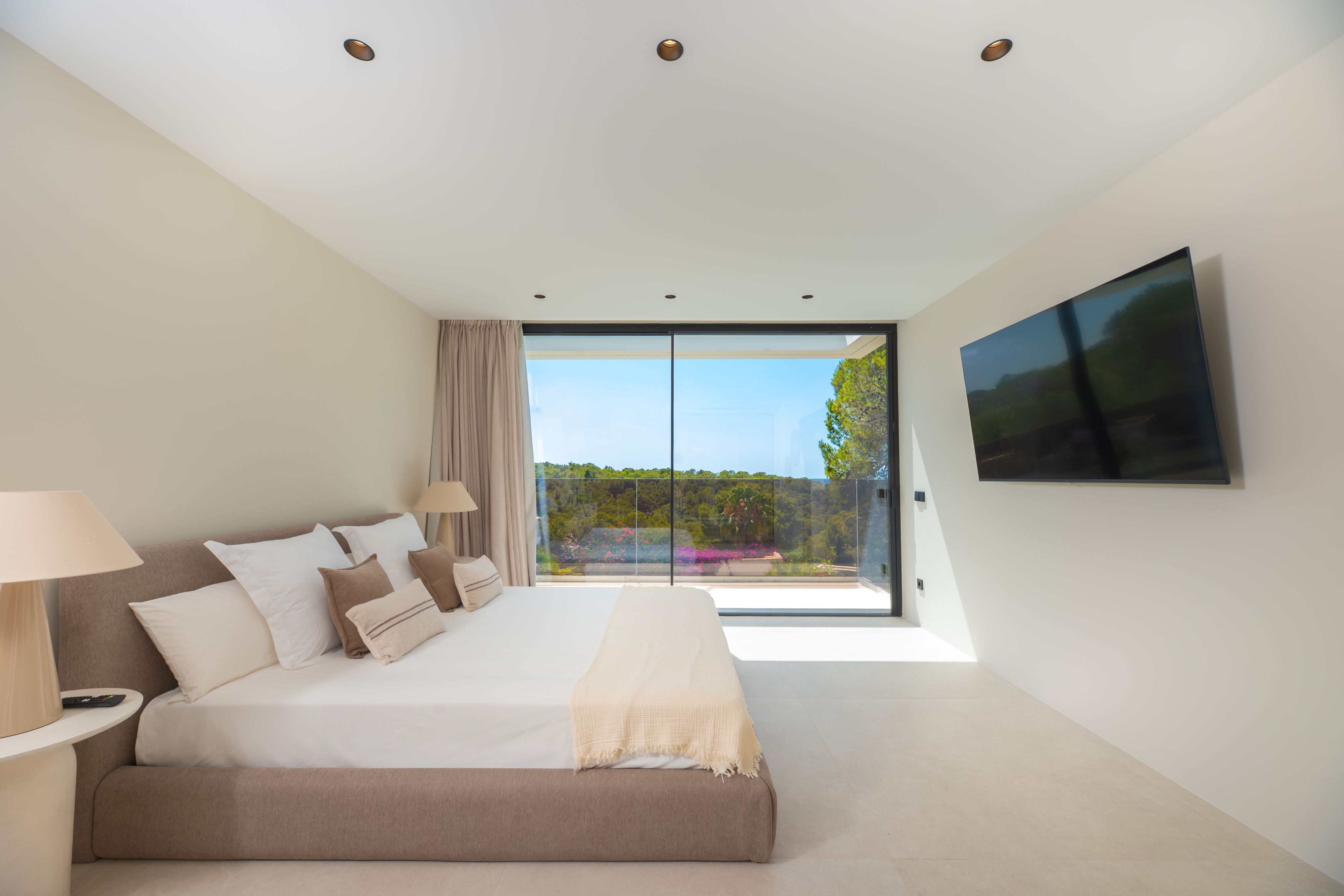 MODERNE NIEUWBOUW VILLA naast CALA SALADA