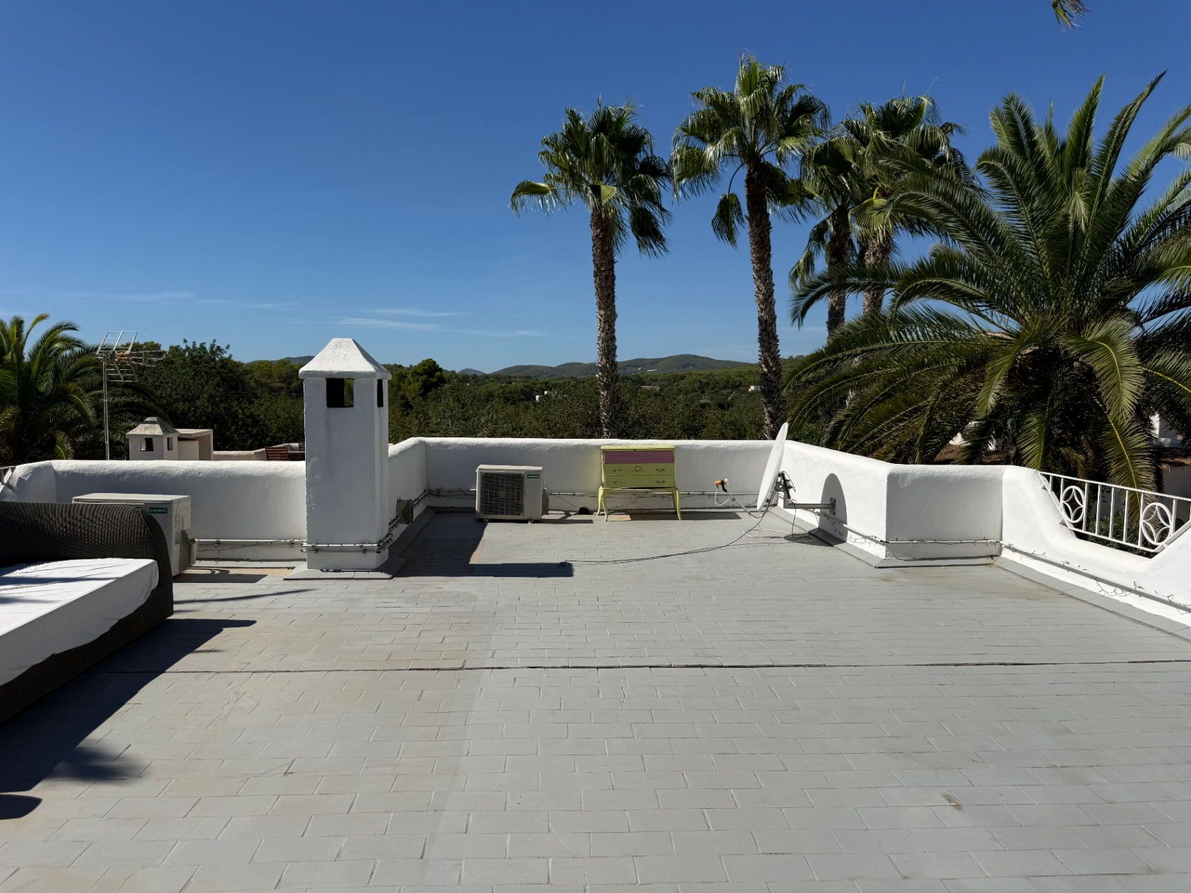 Charming house in a complex of only 4 cottages – just a 10-minute walk from Cala Llenya and Cala Nova beach.