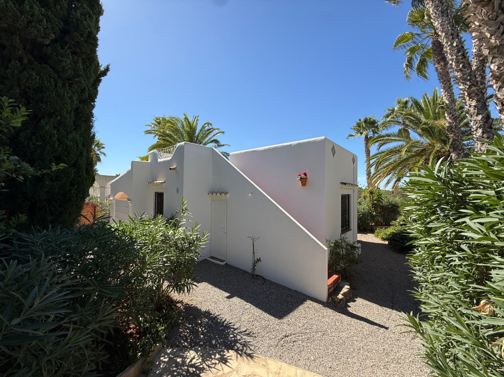 Charming house in a complex of only 4 cottages – just a 10-minute walk from Cala Llenya and Cala Nova beach.