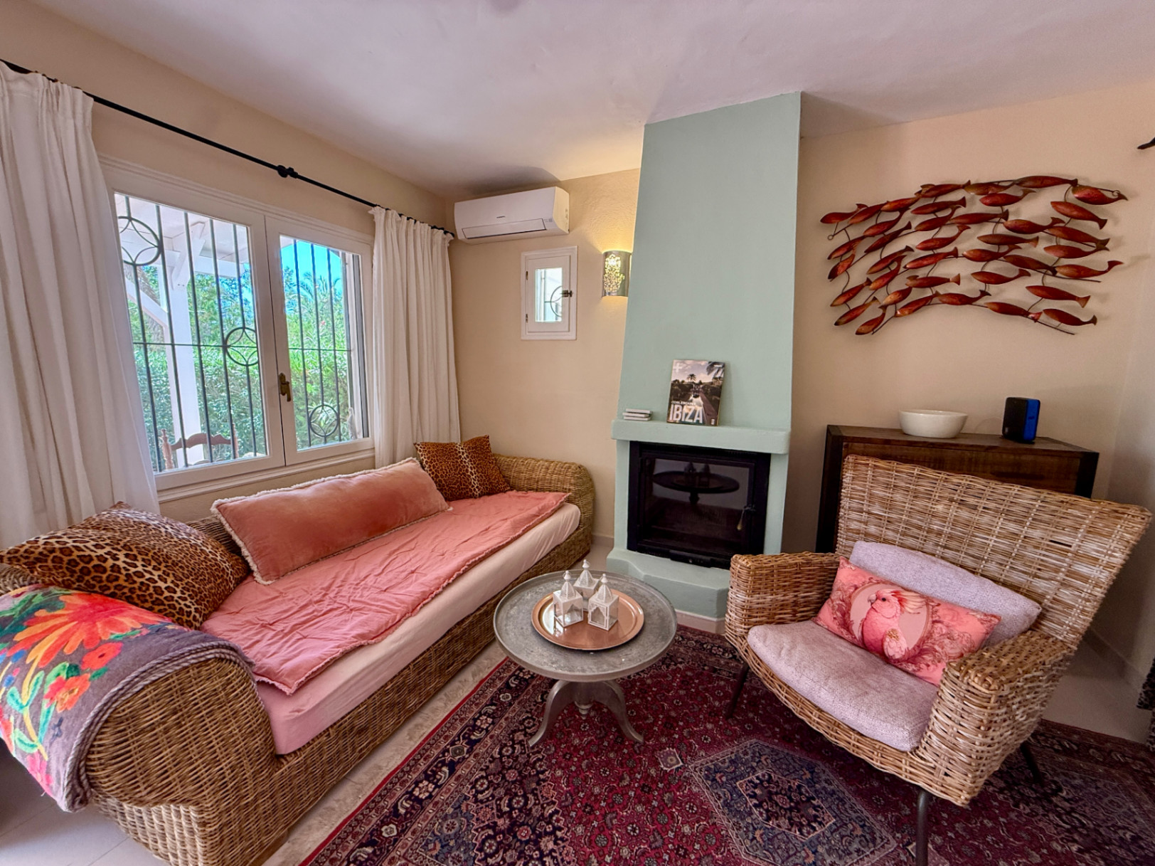 Charming house in a complex of only 4 cottages – just a 10-minute walk from Cala Llenya and Cala Nova beach.