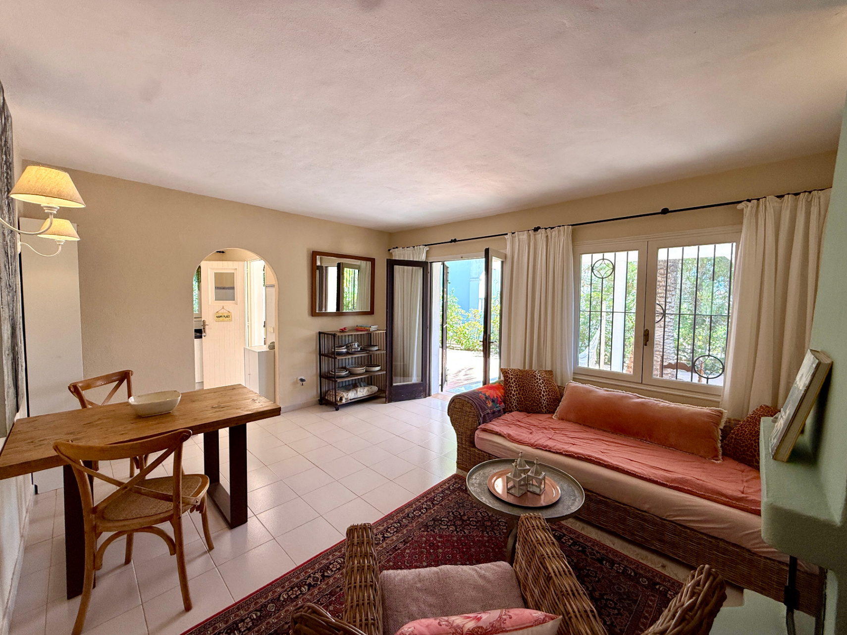 Charming house in a complex of only 4 cottages – just a 10-minute walk from Cala Llenya and Cala Nova beach.