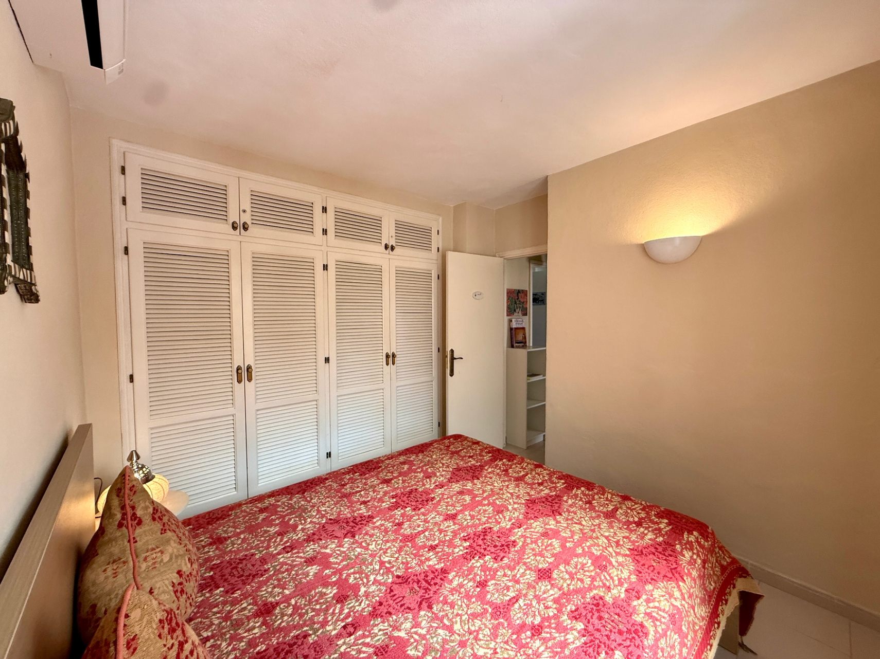 Charming house in a complex of only 4 cottages – just a 10-minute walk from Cala Llenya and Cala Nova beach.
