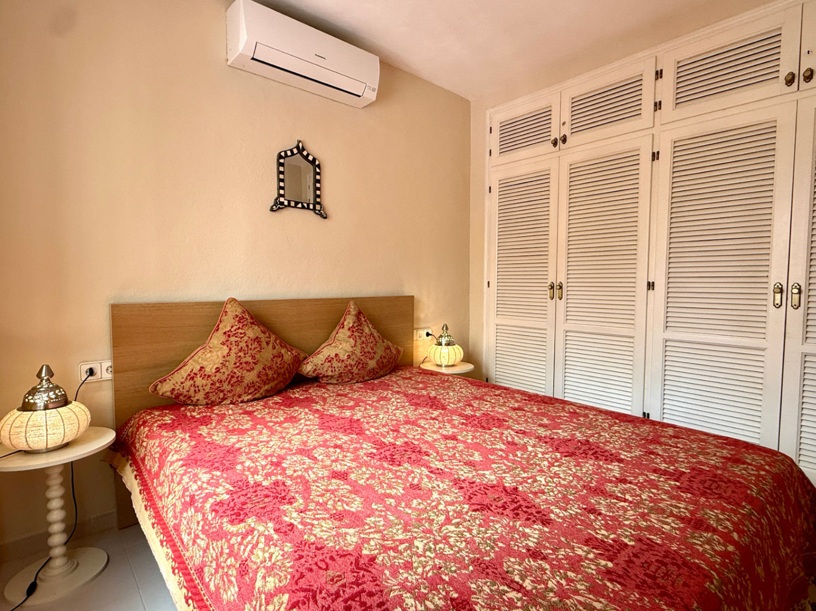 Charming house in a complex of only 4 cottages – just a 10-minute walk from Cala Llenya and Cala Nova beach.