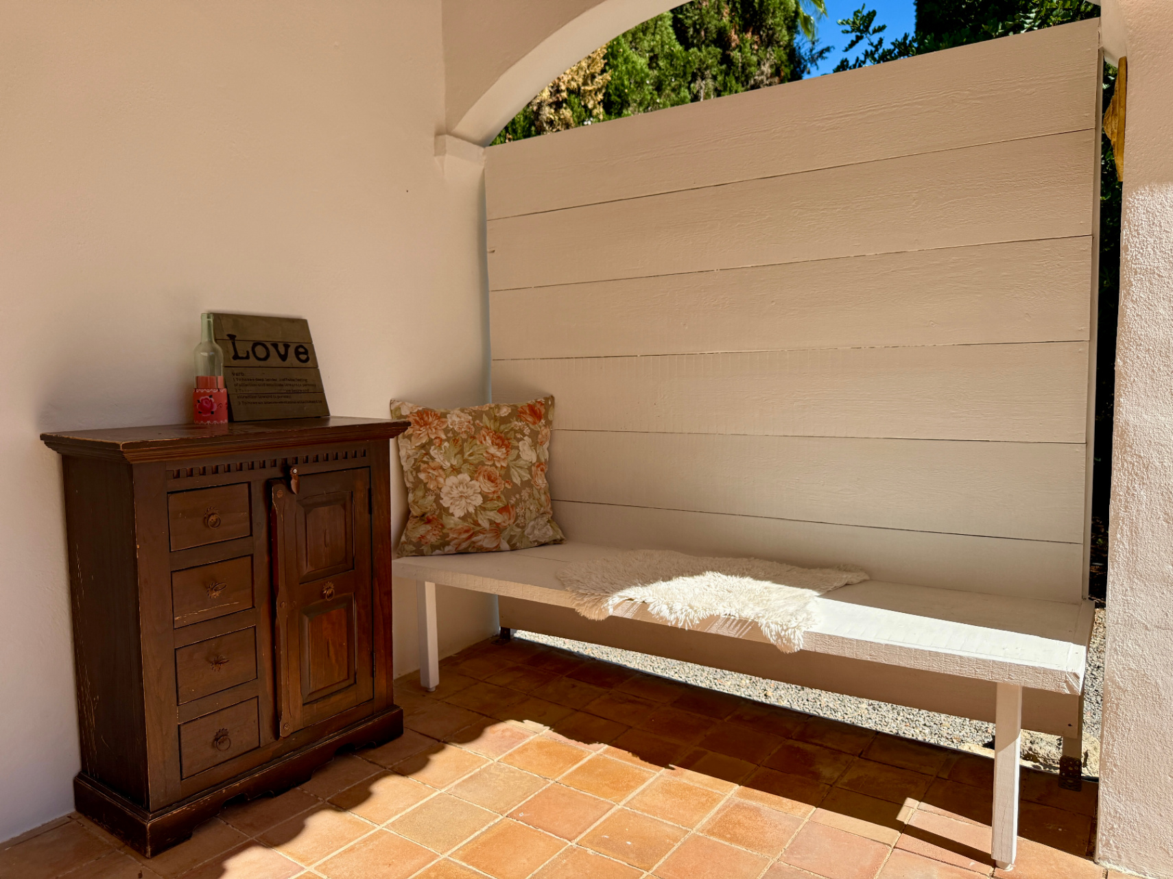 Charming house in a complex of only 4 cottages – just a 10-minute walk from Cala Llenya and Cala Nova beach.