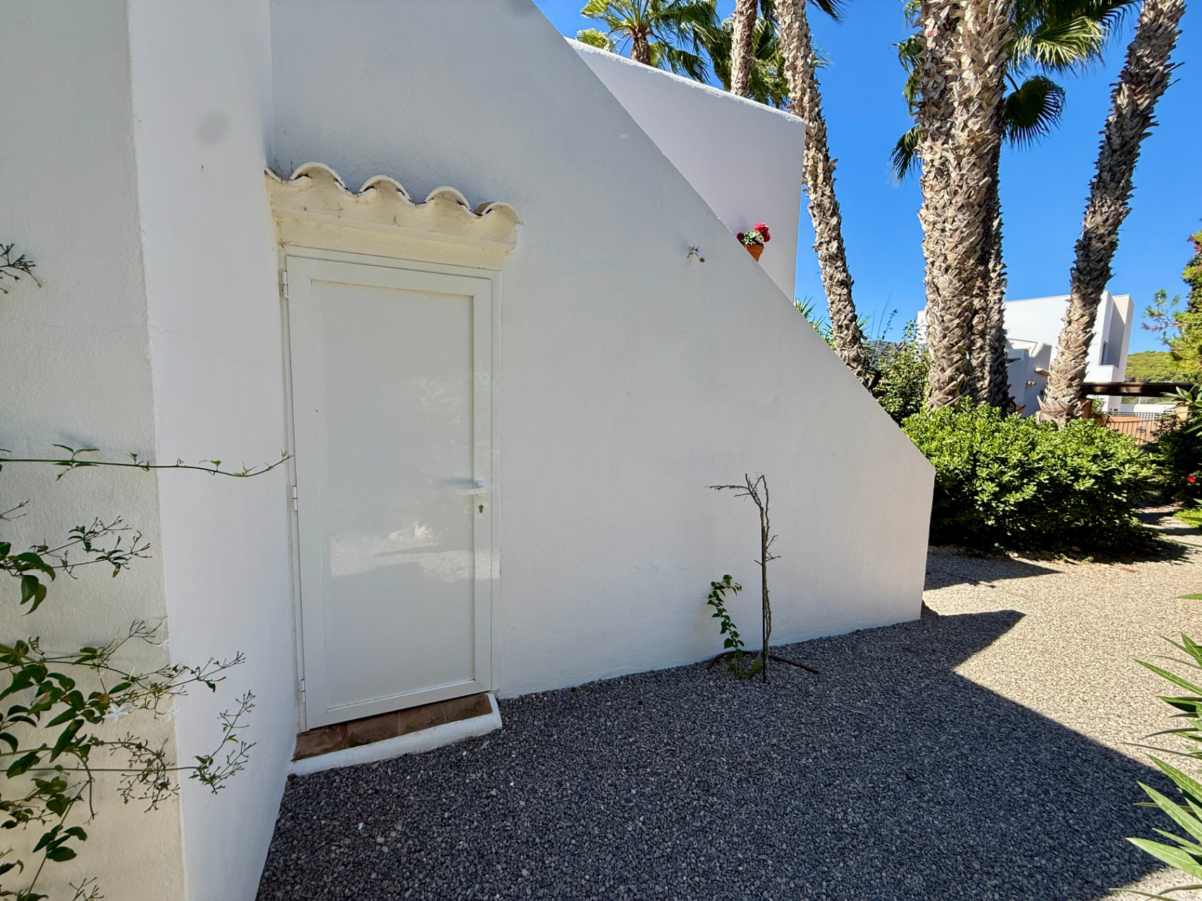 Charming house in a complex of only 4 cottages – just a 10-minute walk from Cala Llenya and Cala Nova beach.