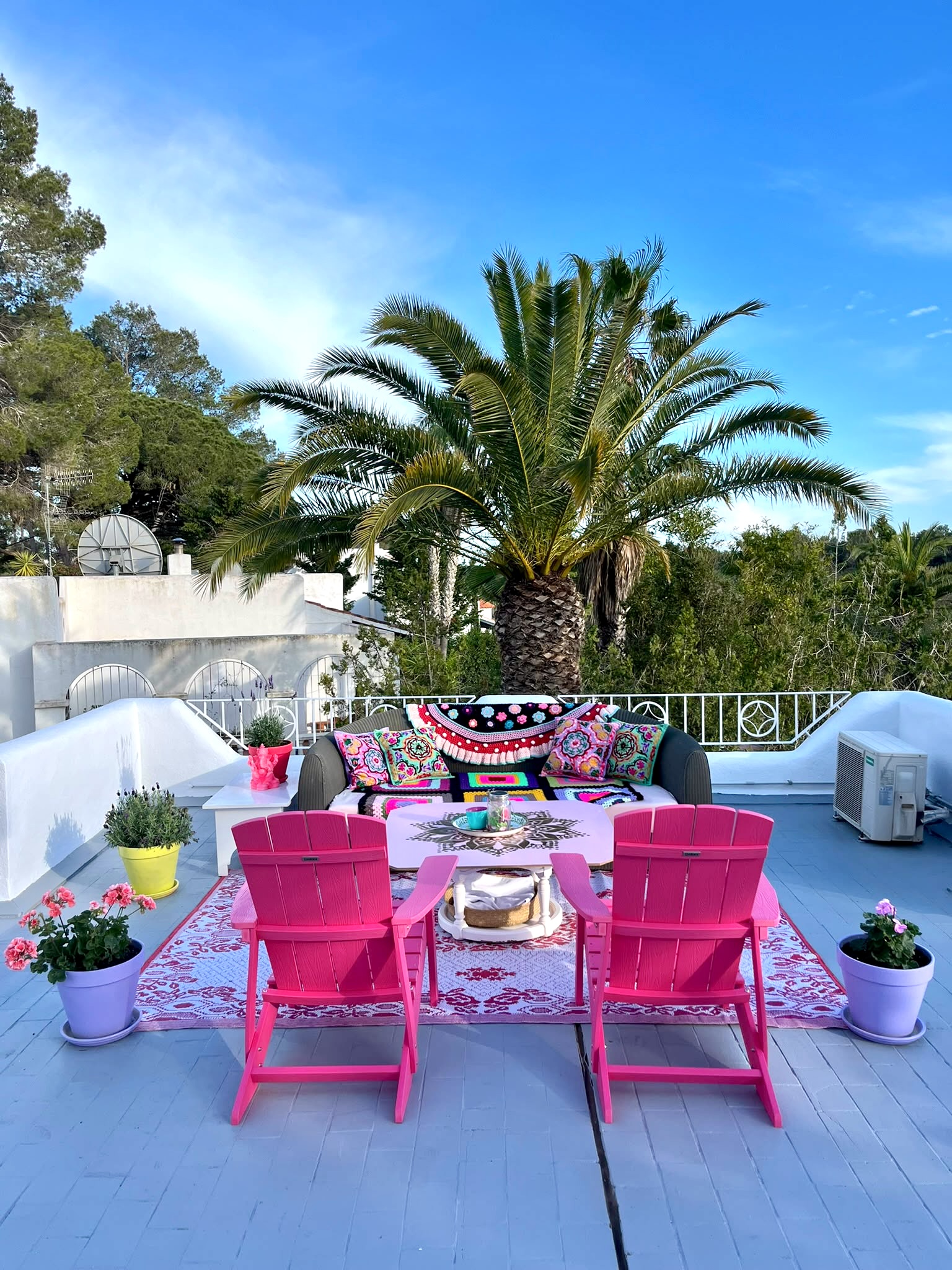 Charming house in a complex of only 4 cottages – just a 10-minute walk from Cala Llenya and Cala Nova beach.