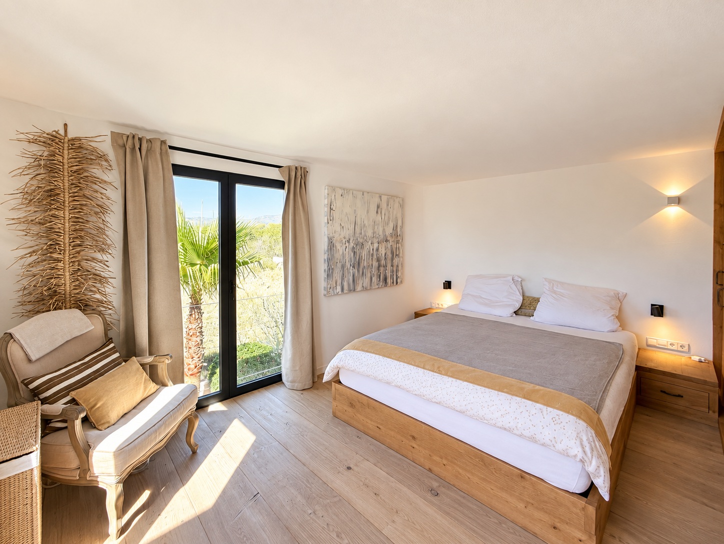 Encantadora casa con amplio jardín, piscina de agua salada y vistas al campo y al mar en Cala Jondal