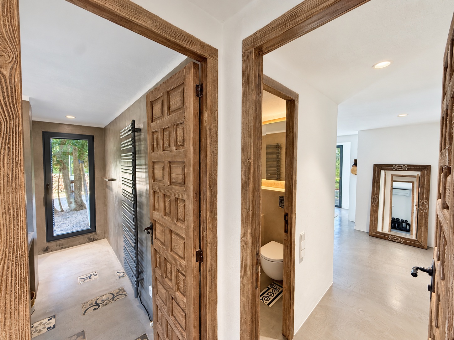 Encantadora casa con amplio jardín, piscina de agua salada y vistas al campo y al mar en Cala Jondal