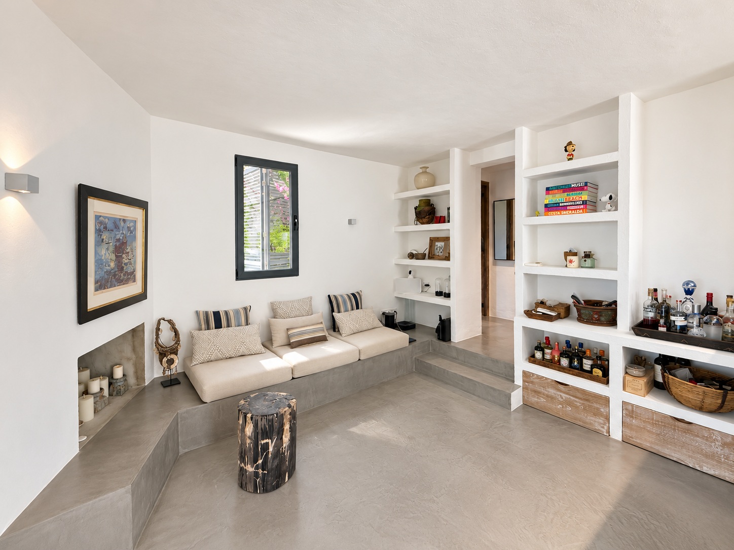 Encantadora casa con amplio jardín, piscina de agua salada y vistas al campo y al mar en Cala Jondal