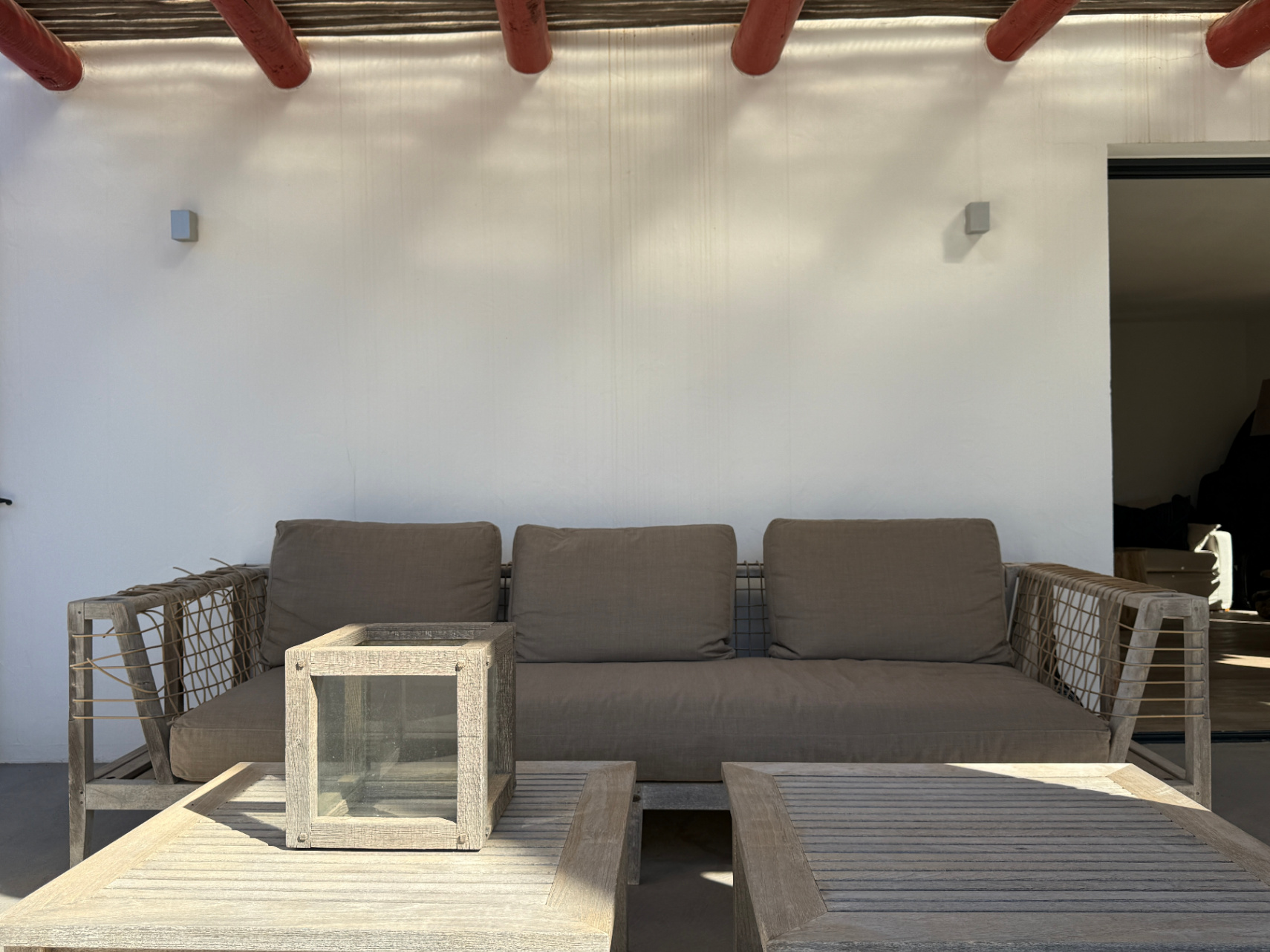 Encantadora casa con amplio jardín, piscina de agua salada y vistas al campo y al mar en Cala Jondal