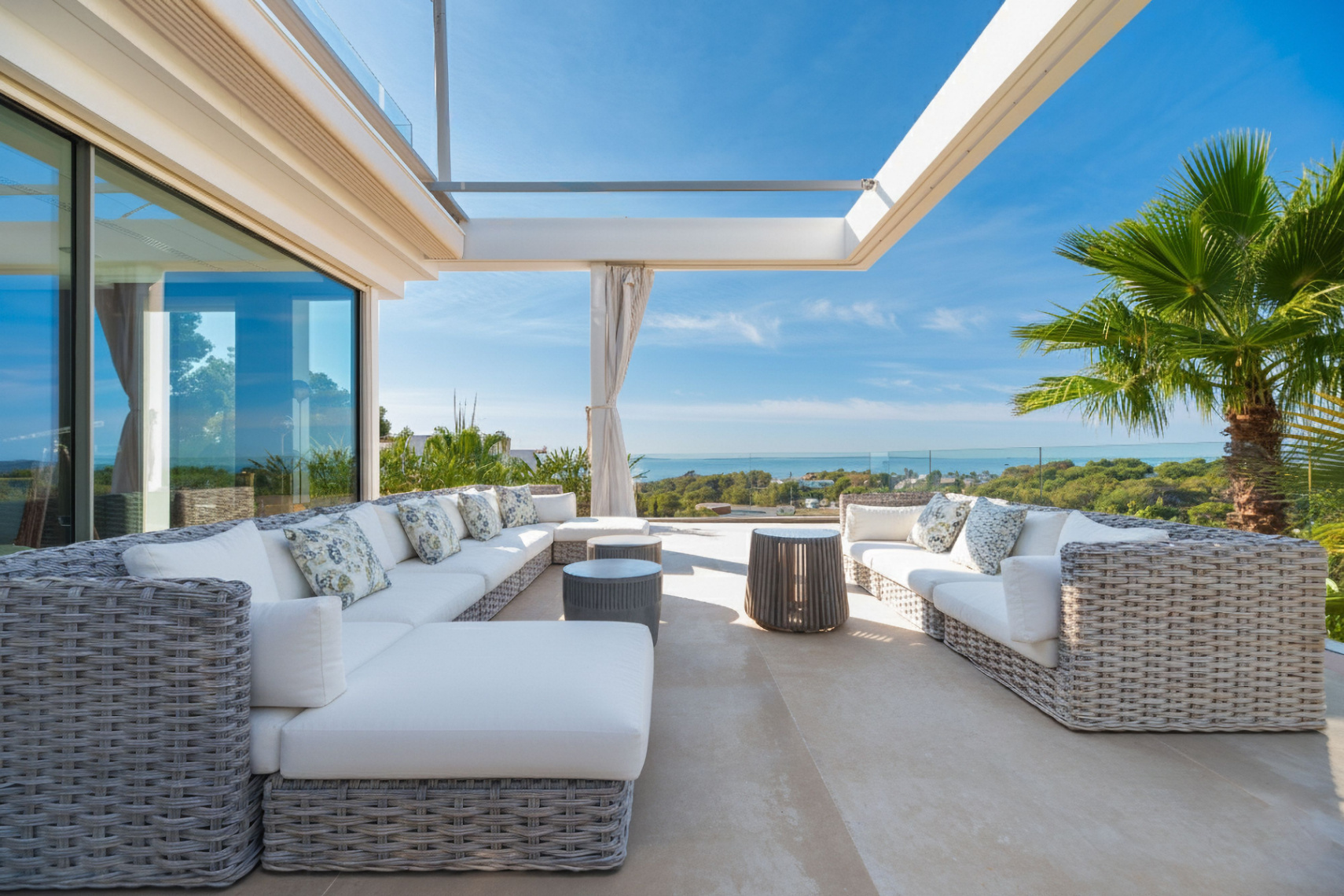 Villa contemporánea donde el lujo y la privacidad se encuentran con vistas espectaculares al mar
