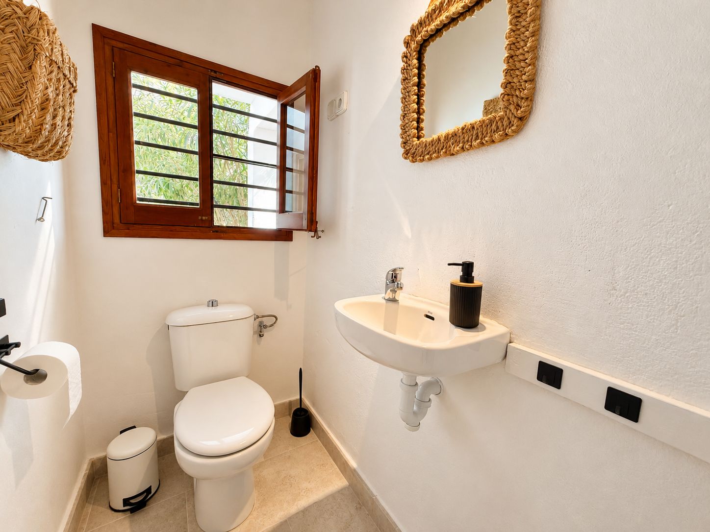 Villa con licencia turística, amplia zona de piscina y vistas panorámicas en Cala Llonga