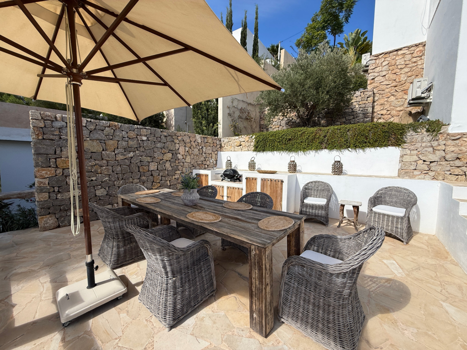 Villa con licencia turística, amplia zona de piscina y vistas panorámicas en Cala Llonga