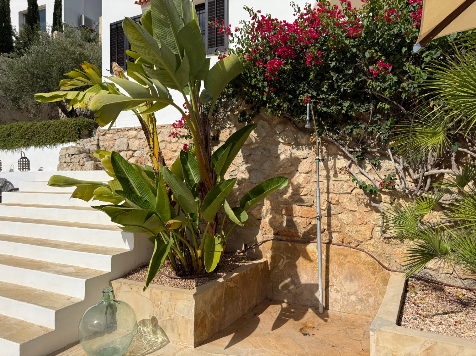 Villa con licencia turística, amplia zona de piscina y vistas panorámicas en Cala Llonga