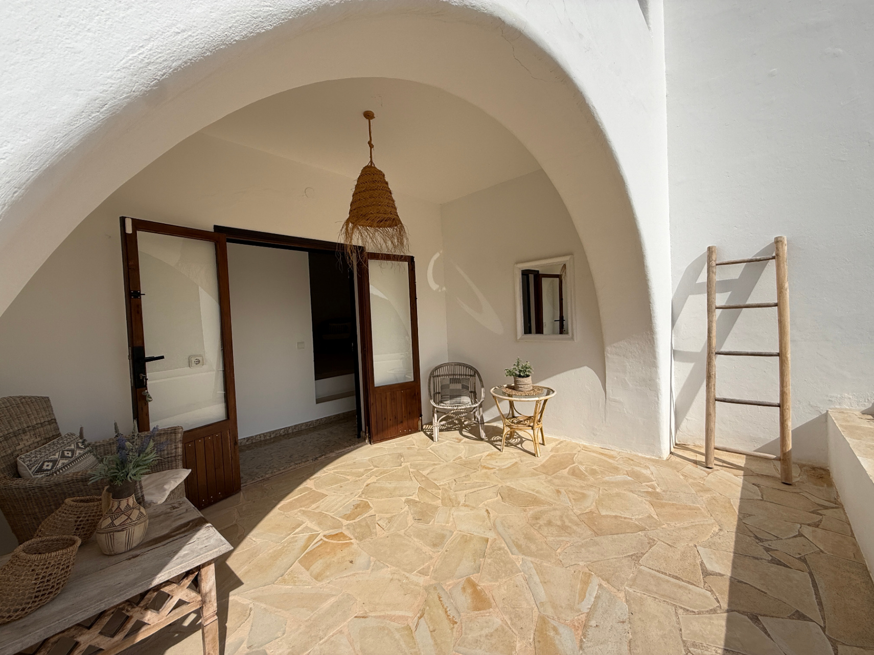 Villa con licencia turística, amplia zona de piscina y vistas panorámicas en Cala Llonga