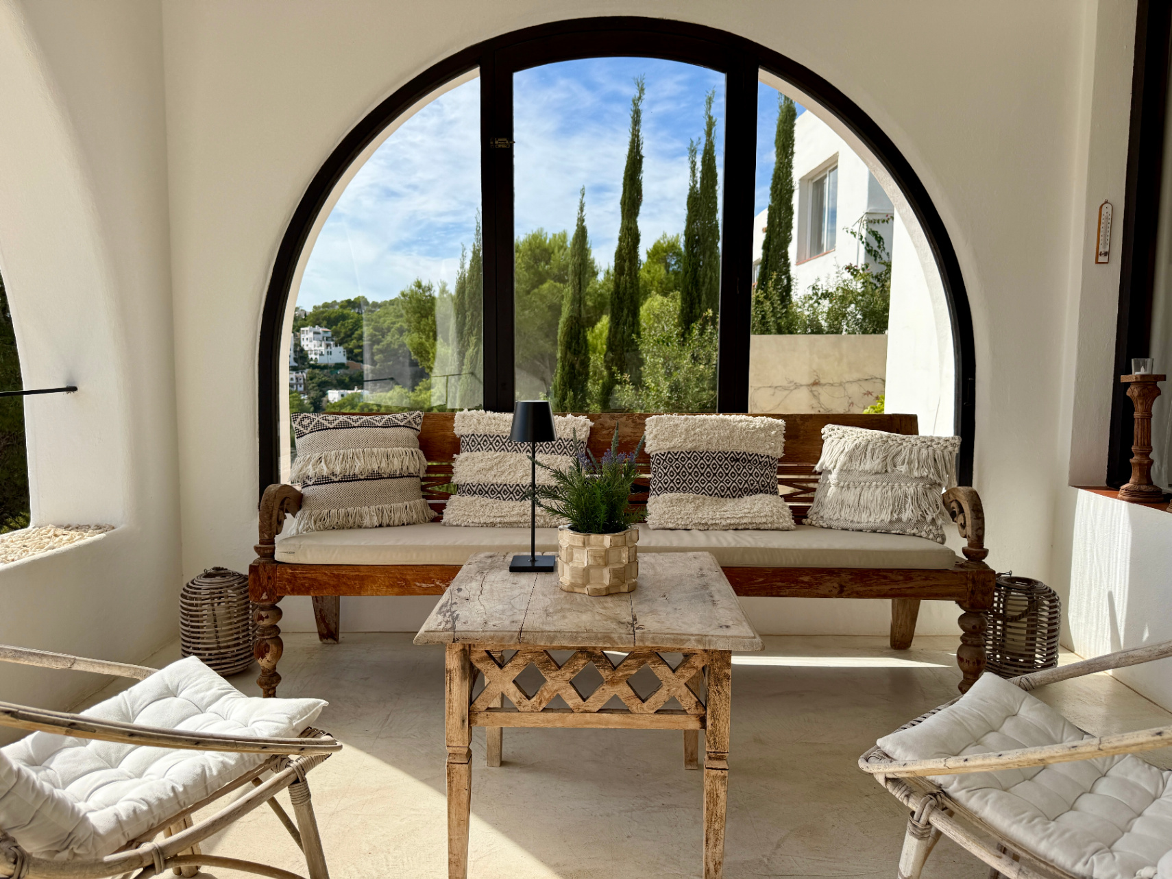 Villa con licencia turística, amplia zona de piscina y vistas panorámicas en Cala Llonga