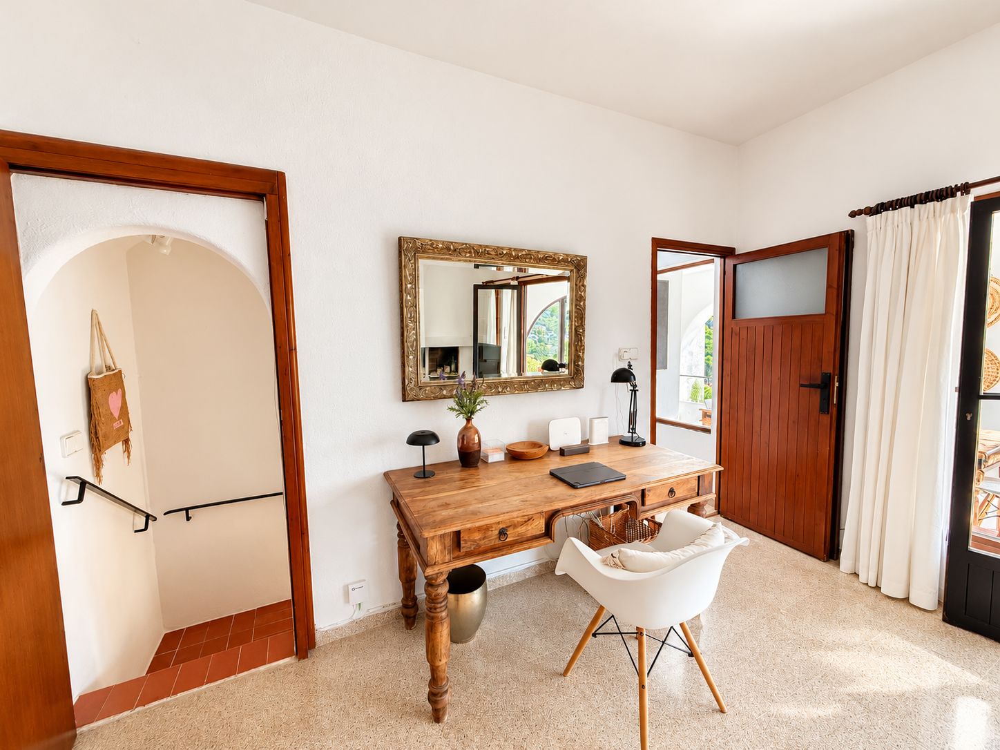 Villa con licencia turística, amplia zona de piscina y vistas panorámicas en Cala Llonga