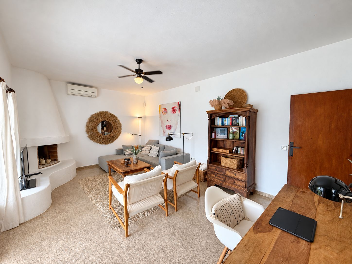 Villa con licencia turística, amplia zona de piscina y vistas panorámicas en Cala Llonga