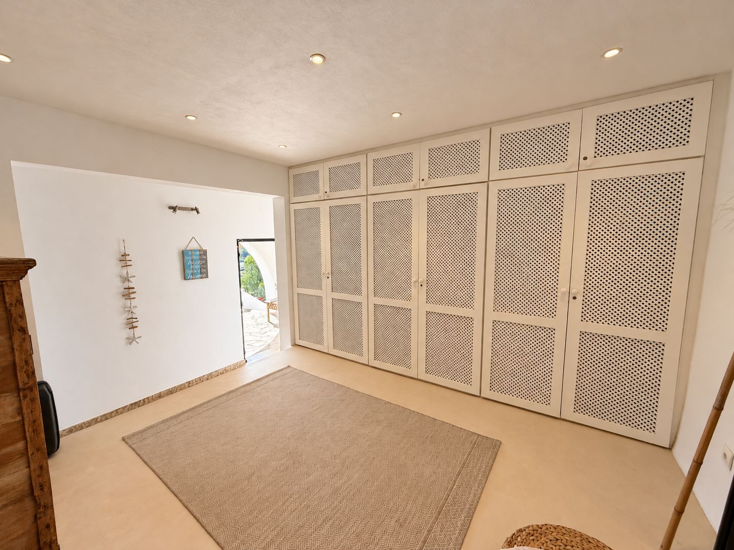 Villa con licencia turística, amplia zona de piscina y vistas panorámicas en Cala Llonga