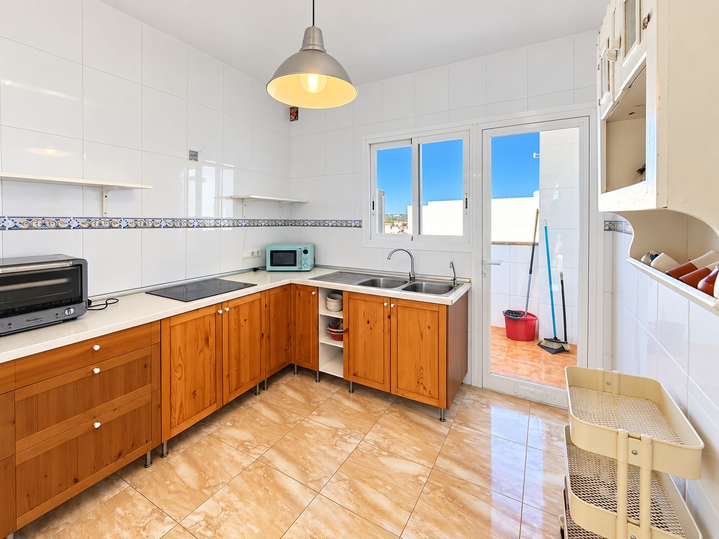 Exclusivo apartamento en Jesús – terraza privada en la azotea con vistas panorámicas a Ibiza ciudad y al mar