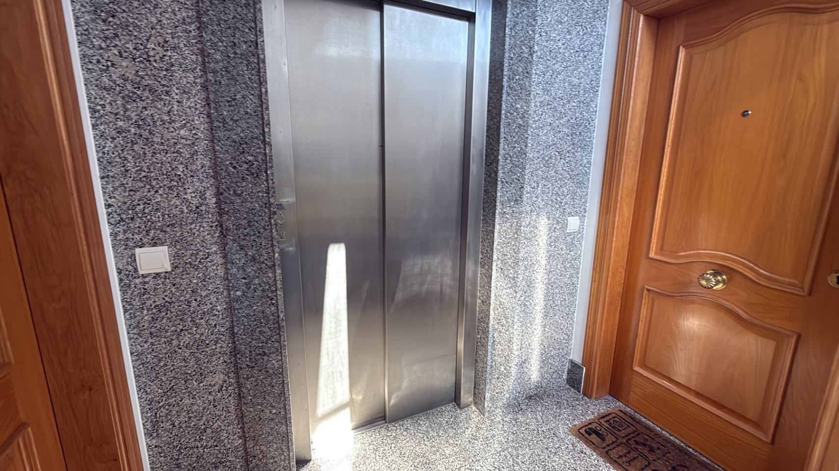 Exclusivo apartamento en Jesús – terraza privada en la azotea con vistas panorámicas a Ibiza ciudad y al mar