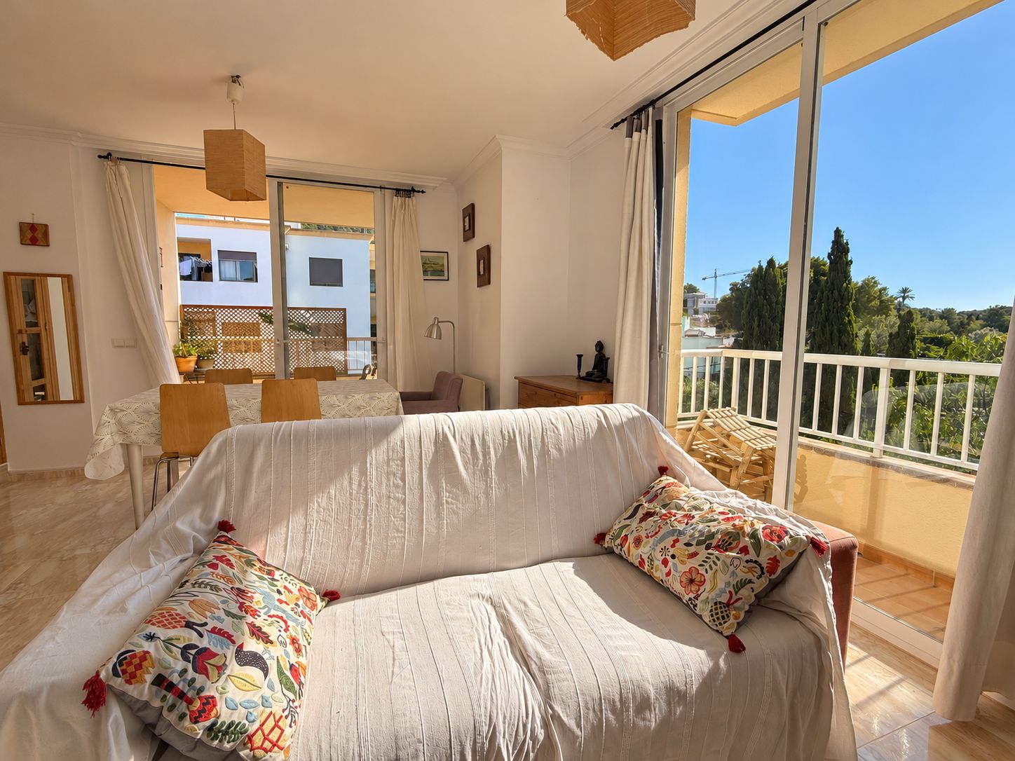 Exclusivo apartamento en Jesús – terraza privada en la azotea con vistas panorámicas a Ibiza ciudad y al mar