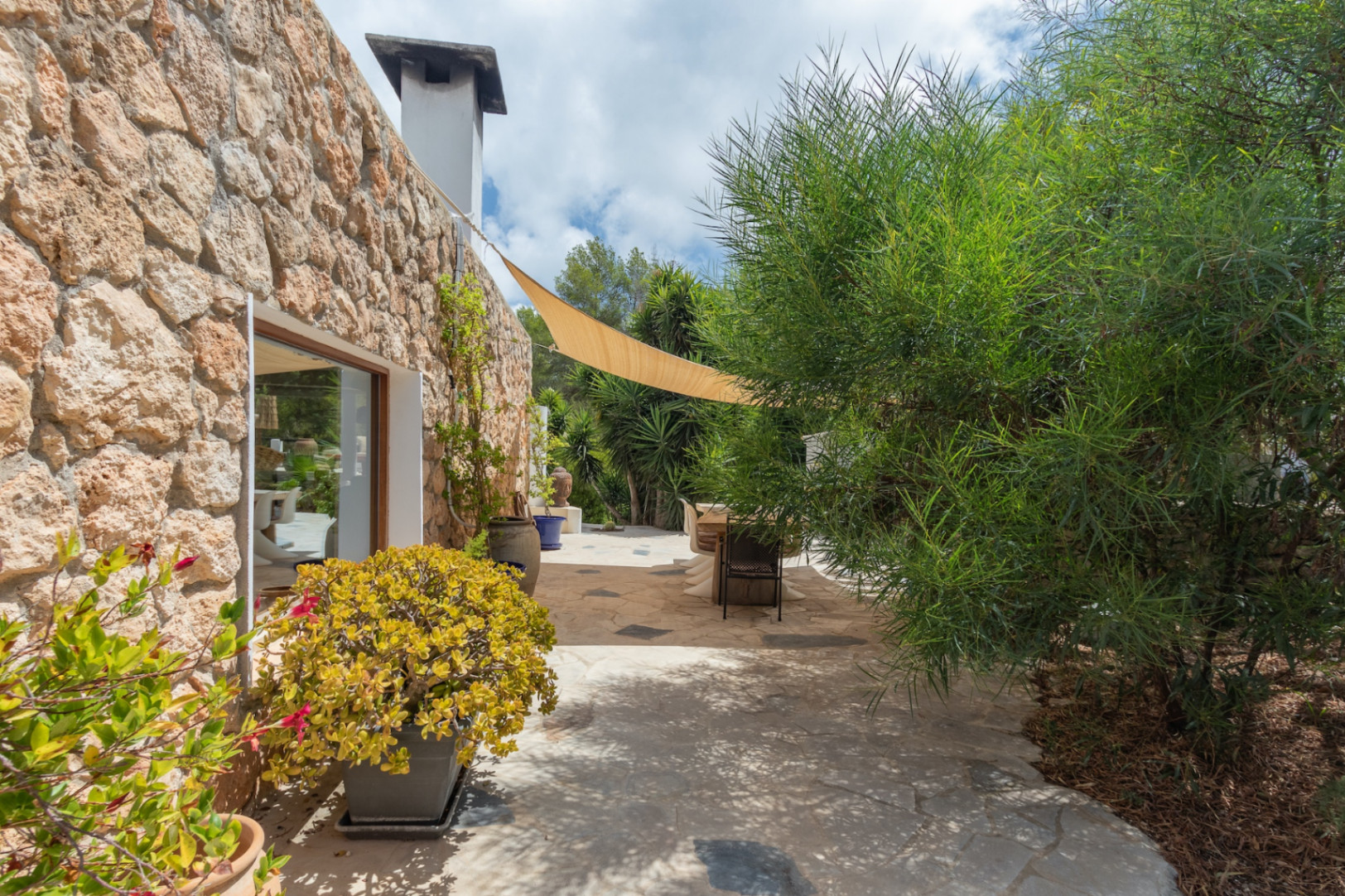 Propiedad de carácter mediterráneo en un entorno natural privilegiado de Ibiza