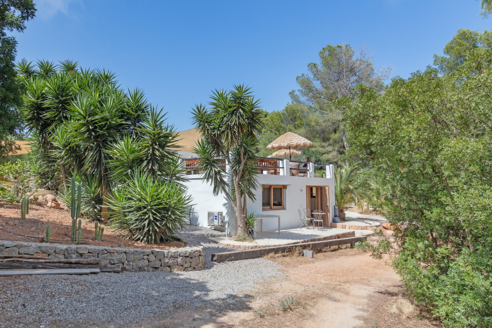 Propiedad de carácter mediterráneo en un entorno natural privilegiado de Ibiza