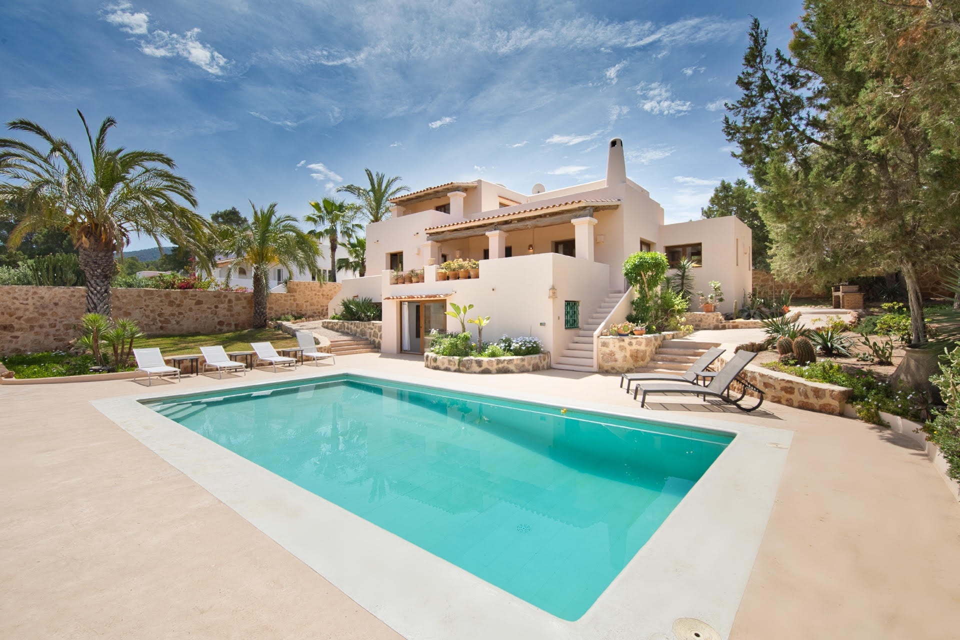 Schöne Villa zwischen dem Strand von Cala Vadella und Cala Vadella gelegen