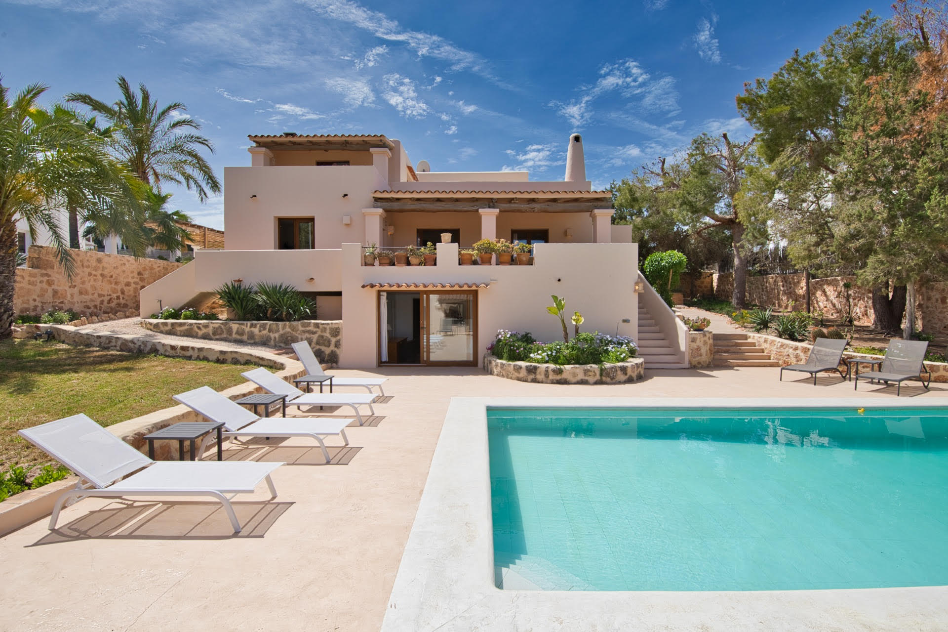 Schöne Villa zwischen dem Strand von Cala Vadella und Cala Vadella gelegen