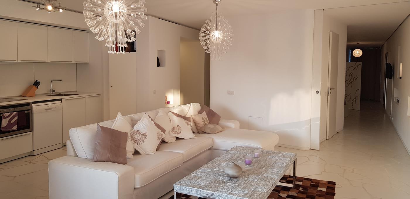Luxus-Wohnung mit Blick auf Ibiza