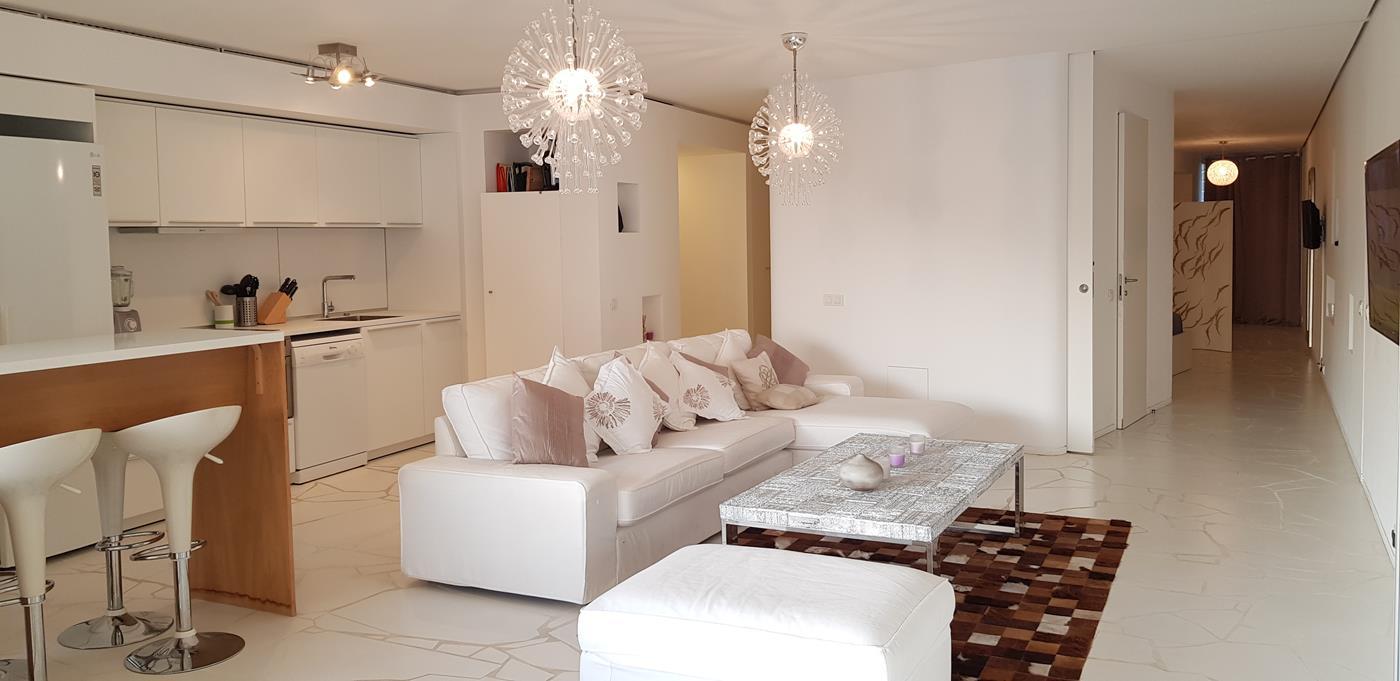 Luxus-Wohnung mit Blick auf Ibiza