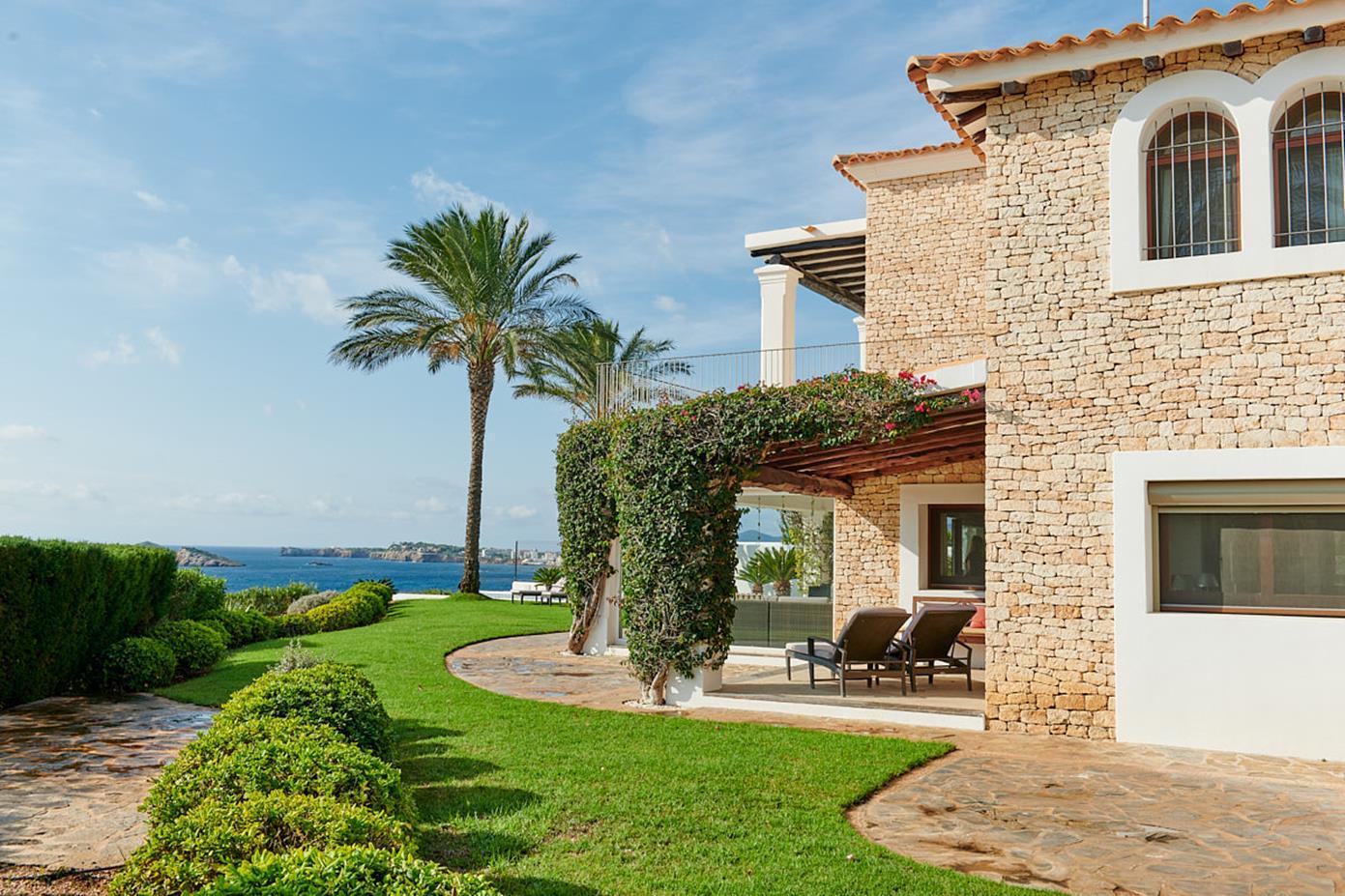 Exclusive Mediterranean property in first sea line